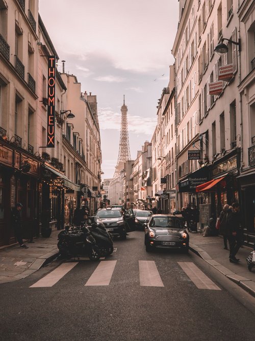 Уличная жизнь Парижа