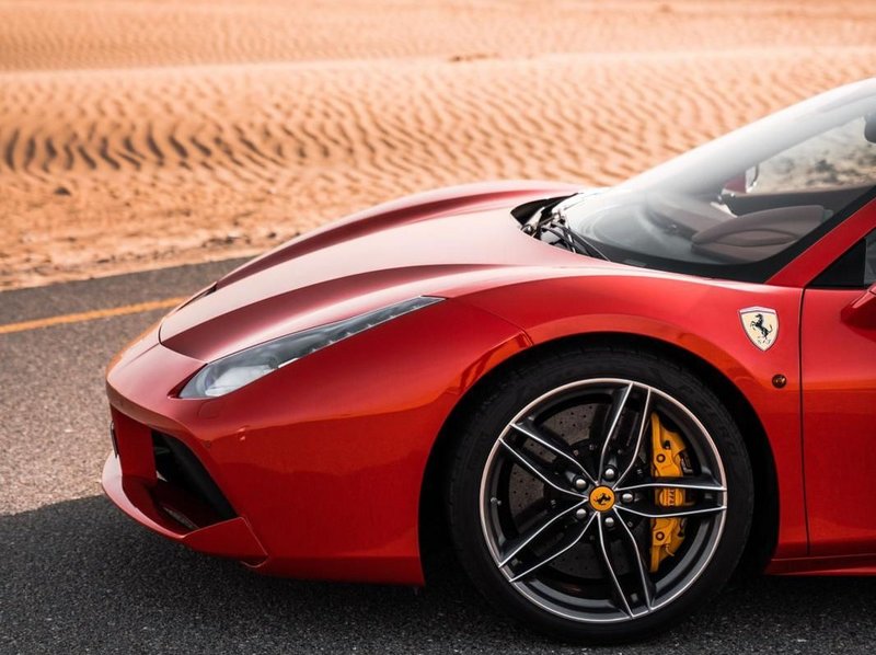 Гольф-тур по Дубаю с Ferrari